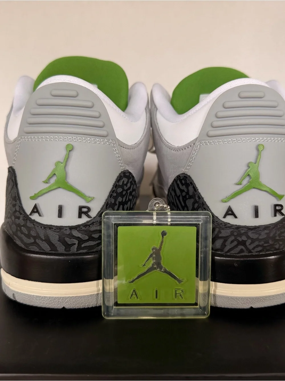 Air Jordan 3 Retro Chlorophyll Light Smoke Grey 10.5 2018 136064-006